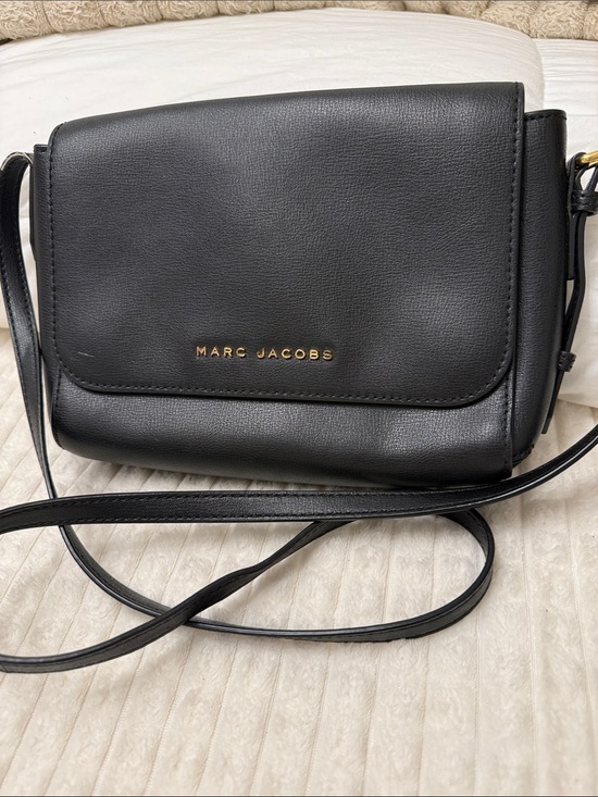 Marc Jacobs Handbags - Marc Jacobs Black Leather Crossbody with Gold Logo